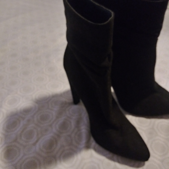 Boots - Picture 3 of 6